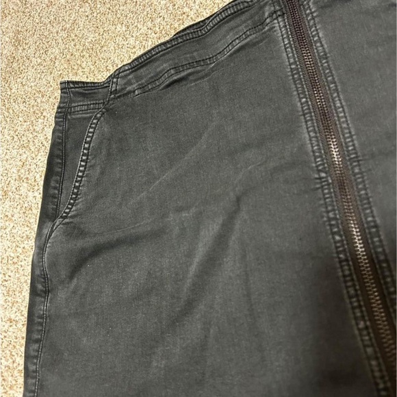 American Eagle Mini Skirt - Size 8 - Picture 3 of 6